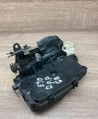 BMW 3 E90 E91 Front door lock 7059968 USED