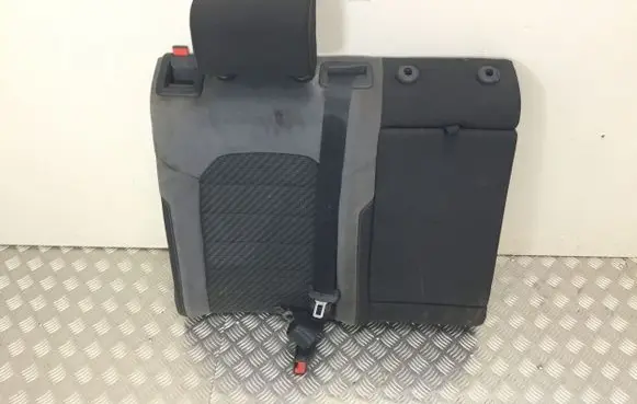 Volkswagen Golf VII Rear seat 8V0857740A