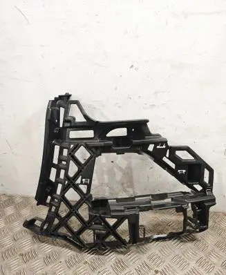 Front bumper mounting bracket