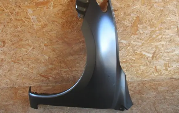 Nissan Pulsar Fender