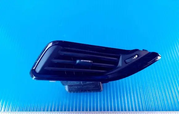 Peugeot 208 Dashboard side air vent grill/cover trim 9673131677 44718X 1089170X