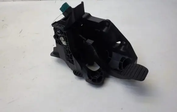 Opel Vivaro Brake pedal 253203383R