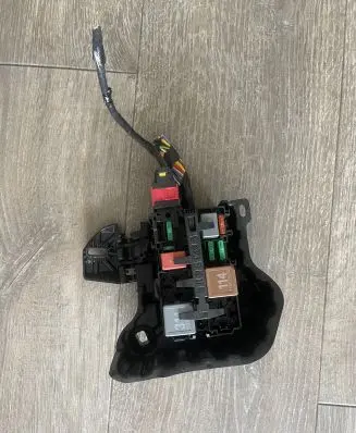 Peugeot 2008 II Fuse module 44837002