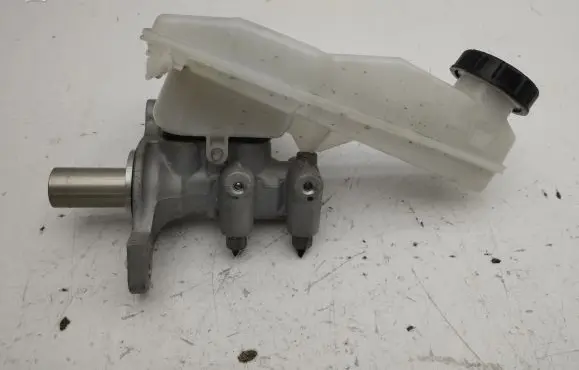 Citroen C4 III e-C4 Master brake cylinder A005P990