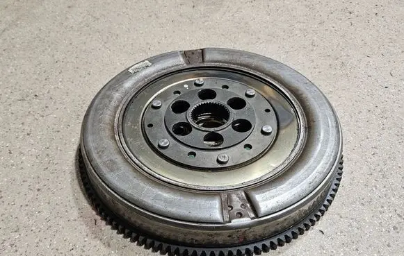 BMW M4 F82 F83 Dual mass flywheel 2283829