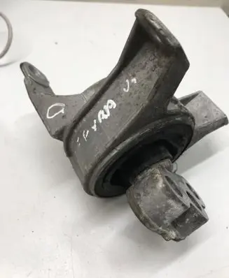 Opel Zafira B Engine mount bracket 90539246
