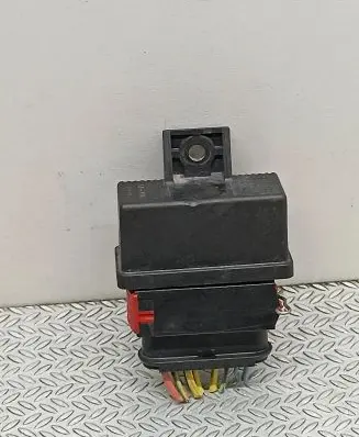 Citroen C4 I Fuel pump relay 240107