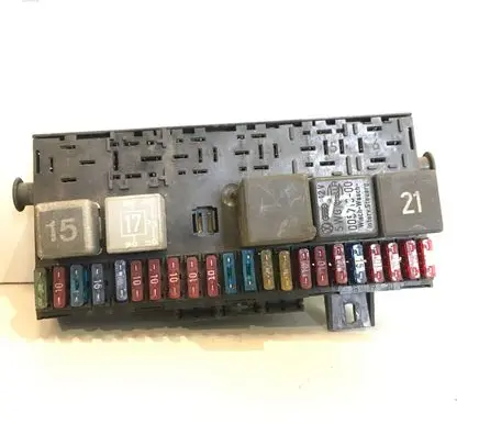 Volkswagen Golf II Fuse module 171941813D