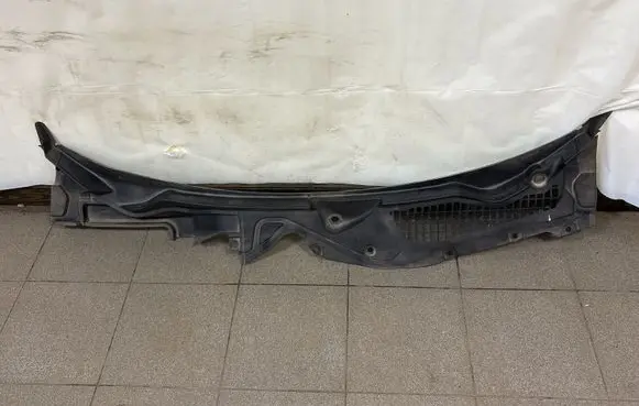 Ford Mustang VI Wiper trim FR3B63018A15