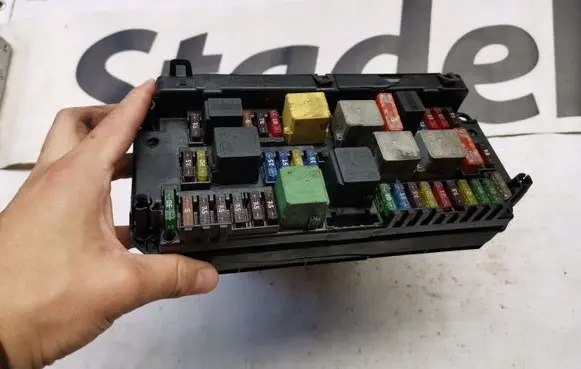 Mercedes-Benz E W212 Fuse module A2129006012 2129006012