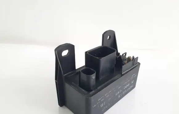 Mercedes-Benz S W140 Glow plug pre-heat relay 0005453616