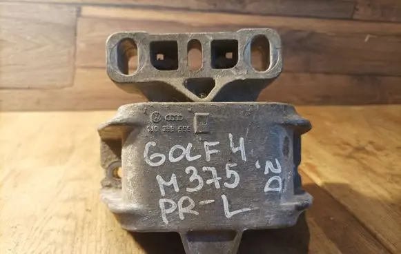 Volkswagen Golf IV Engine mount bracket