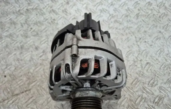 Dacia Sandero Generator/alternator 231007582R 2710910A