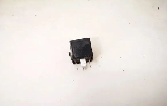 Mercedes-Benz ML W164 Other relay a0025421319 v23134-b52-x336