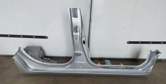 Toyota Yaris Pillar (middle) 