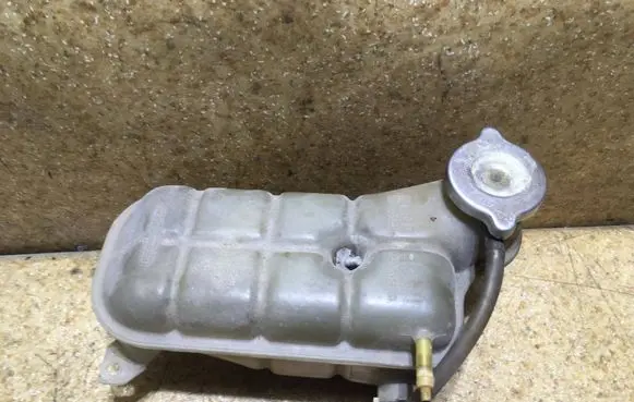 Mercedes-Benz E W124 Coolant expansion tank/reservoir 1245000649