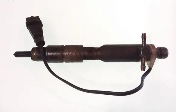 Volkswagen Golf III Fuel injector 028130201J