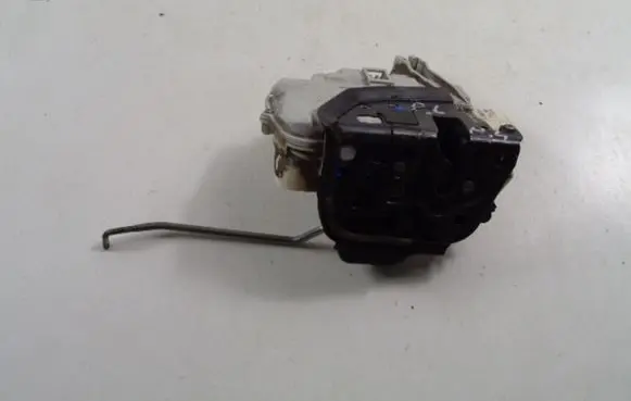 Audi A4 S4 B7 8E 8H Front door lock 8E1837015AA