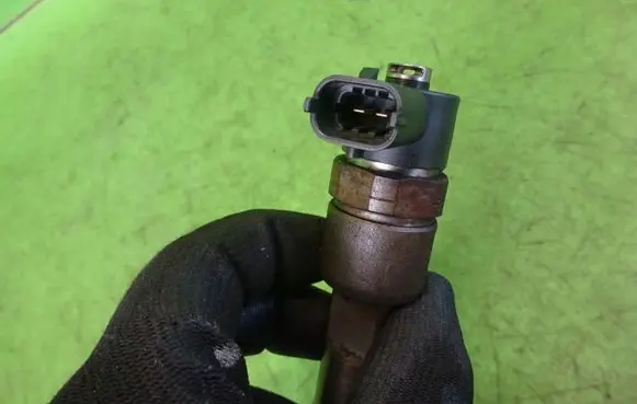 Hyundai Matrix Fuel injector 0445110223