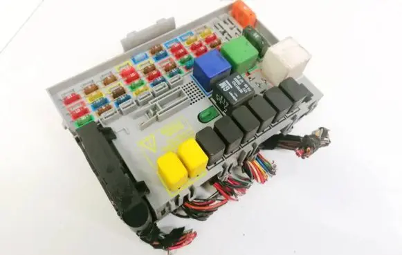 Opel Zafira A Fuse box set 24431677