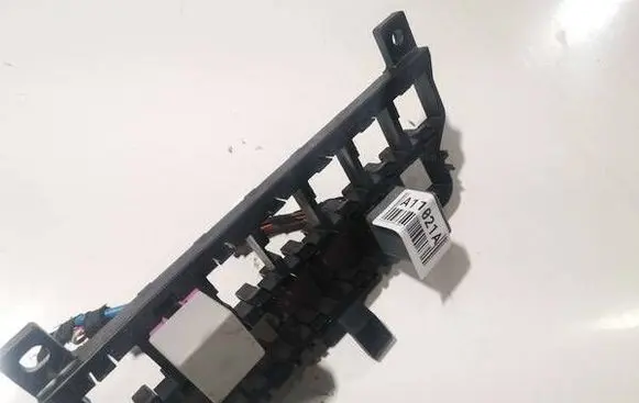 Volkswagen Bora Fuse box set 8d0937103