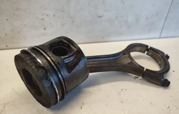 Peugeot 607 Piston with connecting rod