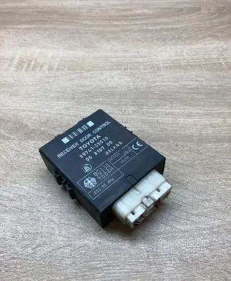 Toyota Avensis T220 Door control unit/module 8974105010