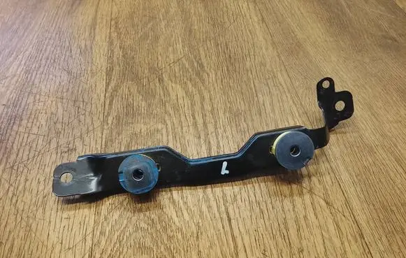 Porsche Macan (95B) Headlight/headlamp mounting bracket 95B941451C