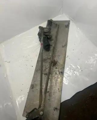 Mitsubishi Pajero Front wiper linkage 