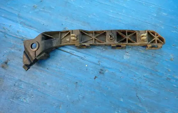 Hyundai i40 Front bumper mounting bracket