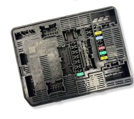 Dacia Sandero III Fuse module 284B64435R
