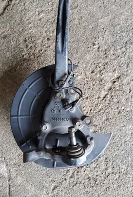Dodge Challenger Front wheel hub 05168402AE