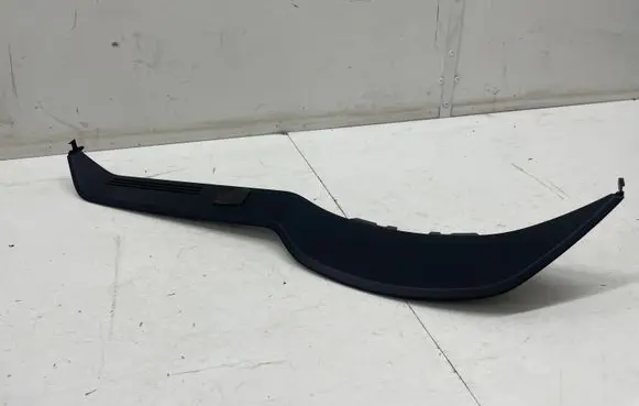 Mercedes-Benz C W204 Radio/GPS head unit trim A2046890639