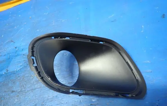 Front fog light trim/grill