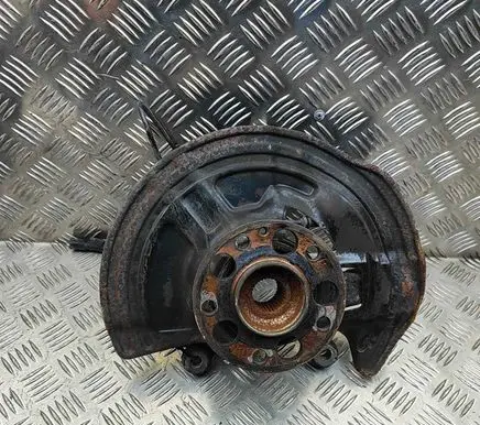 Mercedes-Benz A W176 Front wheel hub A2464210520 A2463320100