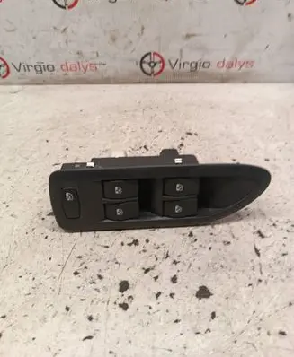 Renault Laguna II Electric window control switch 8200397299B