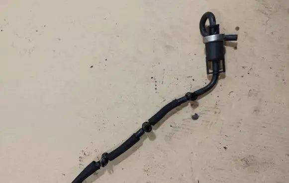 Audi A4 S4 B8 8K Fuel return line/hose 
