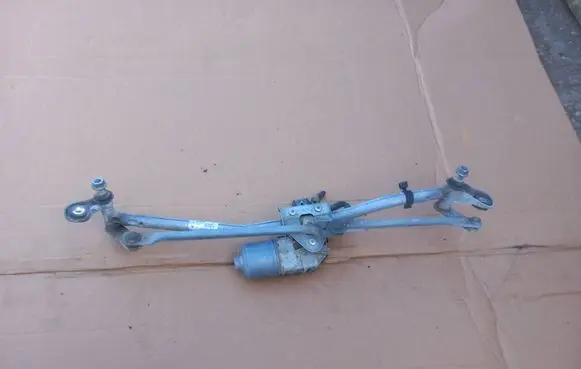 Front wiper linkage and motor