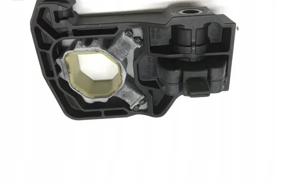 BMW 5 G30 G31 G38 Radiator mount bracket 8632142