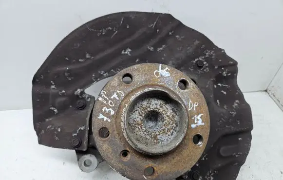 BMW 7 E65 E66 Front wheel hub