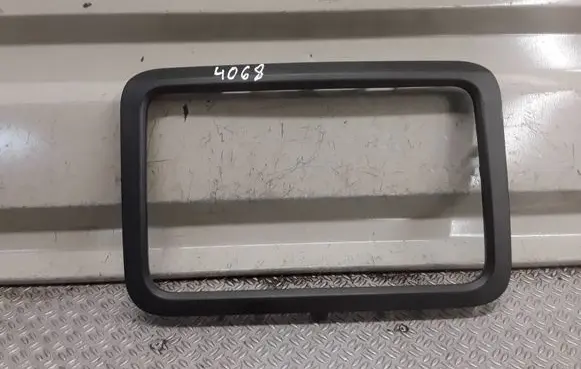 Radio/GPS head unit trim