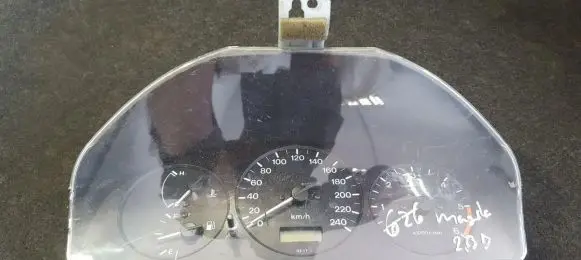 Mazda 626 Speedometer (instrument cluster) F8GE6SA