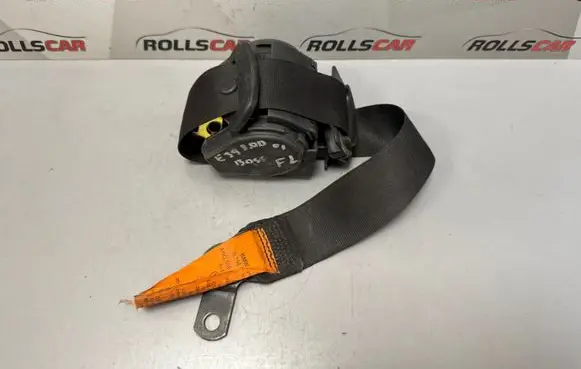 BMW 5 E39 Front seatbelt 040120 8198571
