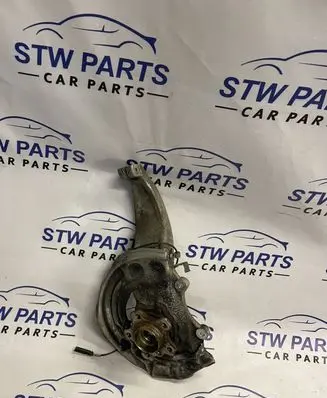 BMW 5 G30 G31 Front wheel hub 6861797