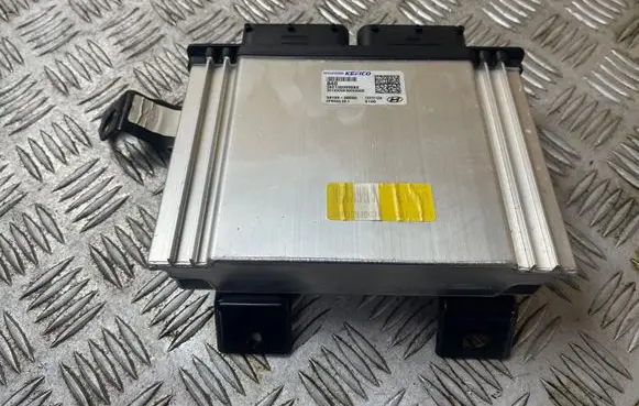 Hyundai i30 Engine control unit/module 3919908040 9001300090KE