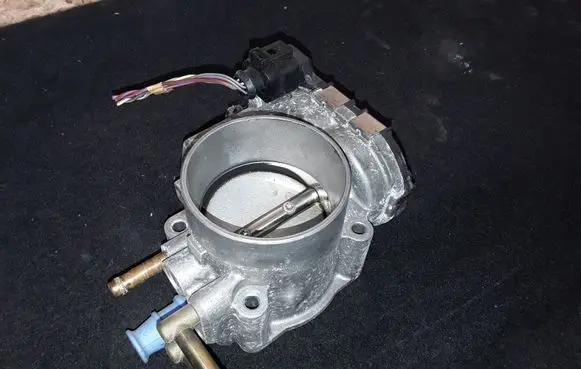 Audi A4 S4 B6 8E 8H Throttle valve 078133062B