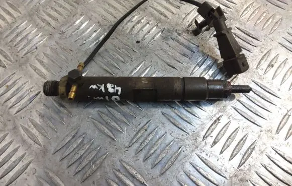 Volkswagen Caddy Fuel injector 028130202S