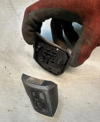 Opel Zafira B Steering wheel buttons/switches 13126750