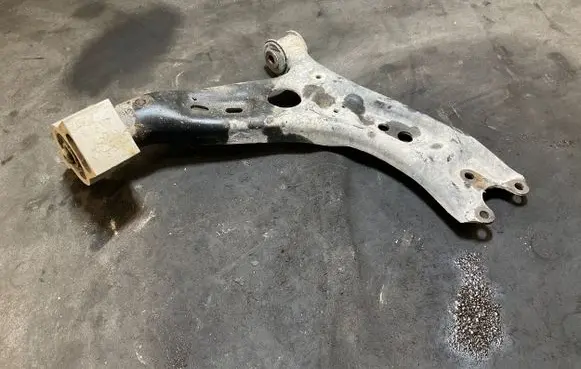 Volkswagen PASSAT B7 Front lower control arm/wishbone