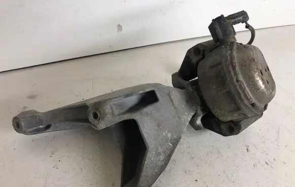Audi A6 C7 Engine mount bracket
